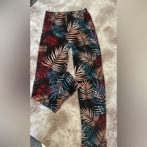 Tropical Leaf Print leggings NEW

VERY PRETTY!